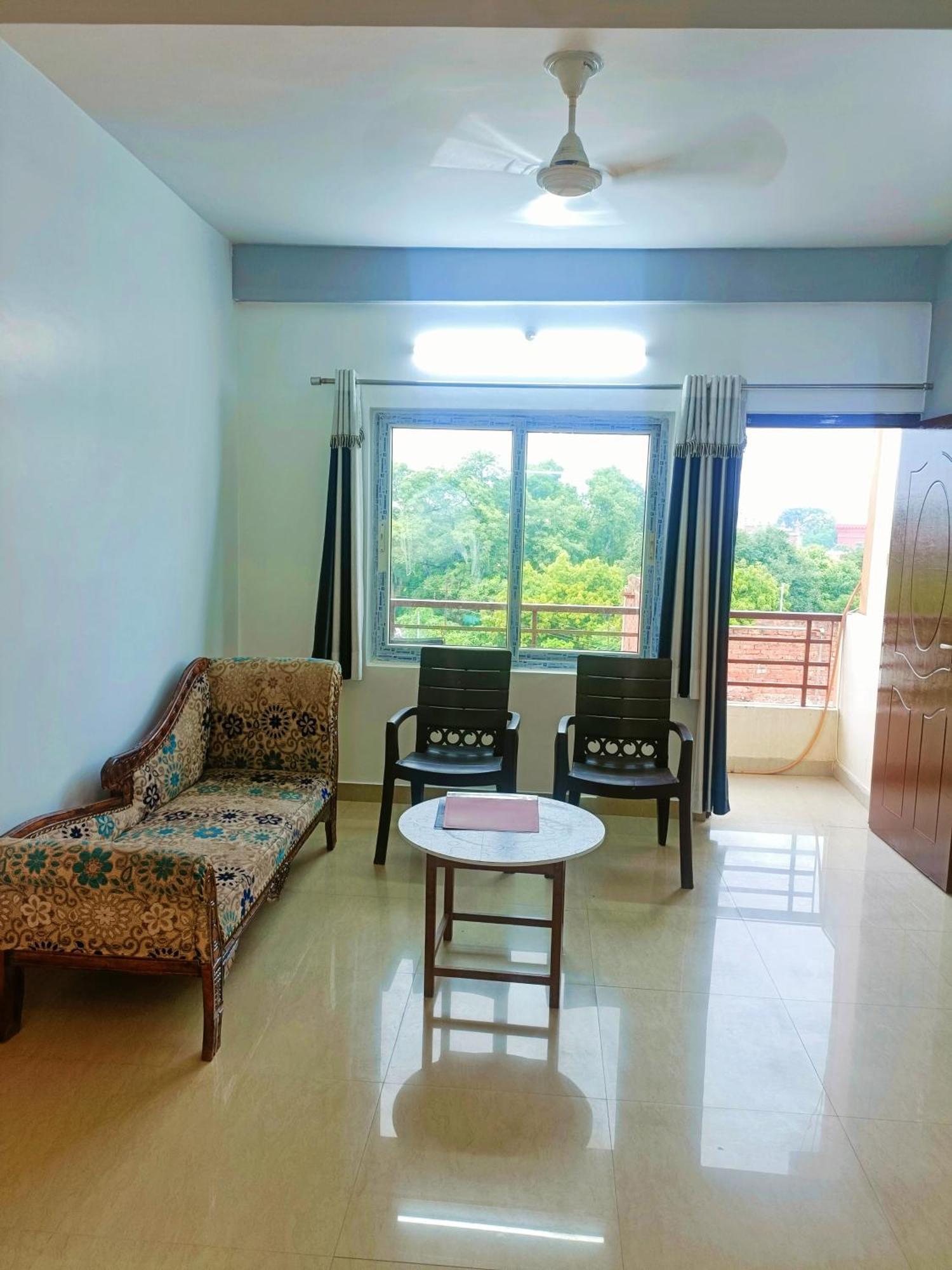 Pretty Garden View Apartment 3Bhk Furnished Flat Near Kashi Vishwanath Temple Varanasi Exterior photo